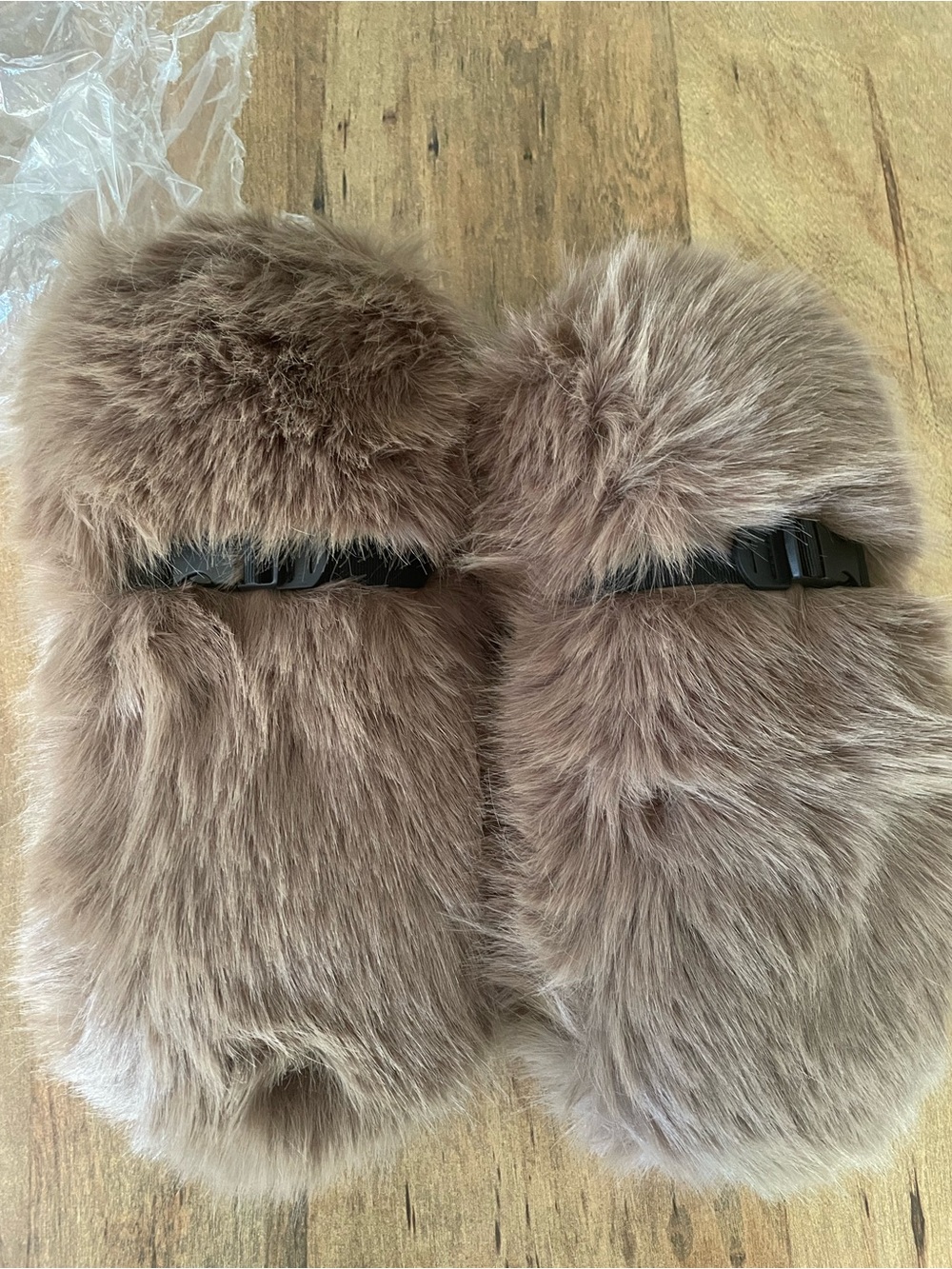 Jocelyn Faux Fur Palomino Mittens One Size